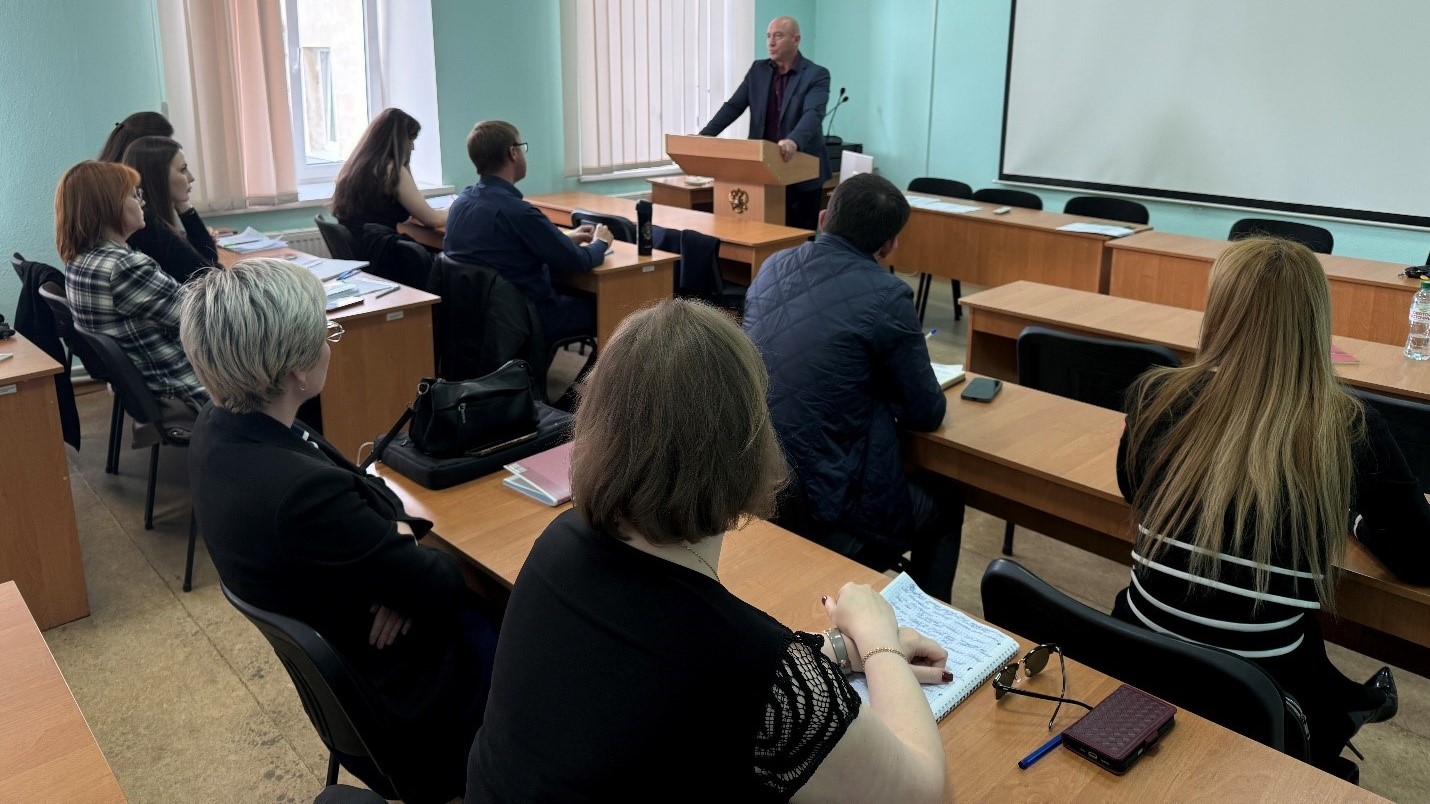 Уполномоченный по правам человека в Республике Крым выступил перед слушателями Института